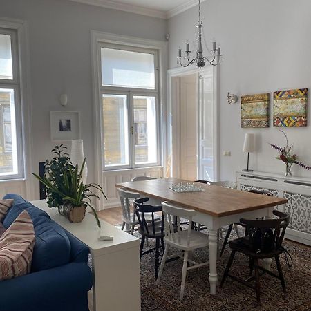 בודפשט Urban Haven - 3 Beds, 3 Baths, Free Parking, Near Central Market מראה חיצוני תמונה