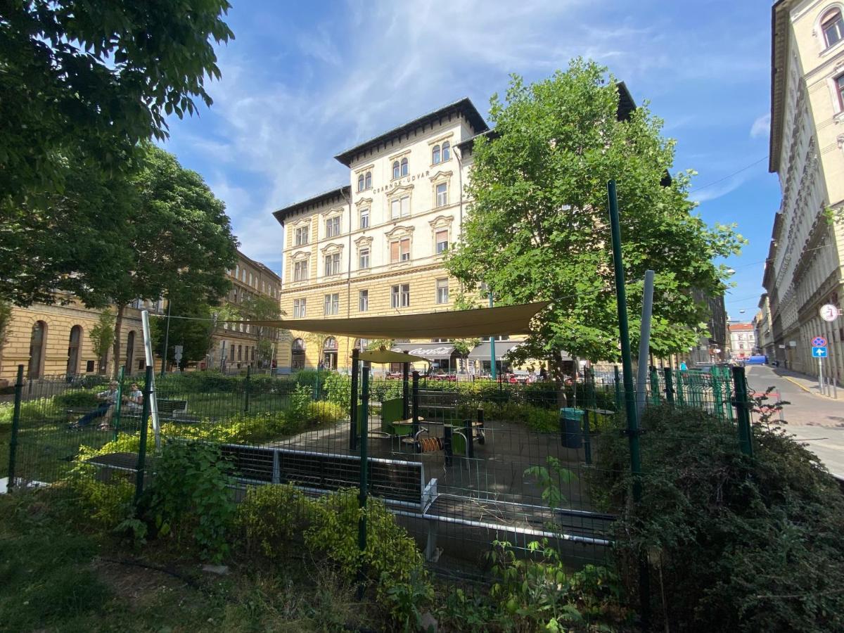 בודפשט Urban Haven - 3 Beds, 3 Baths, Free Parking, Near Central Market מראה חיצוני תמונה