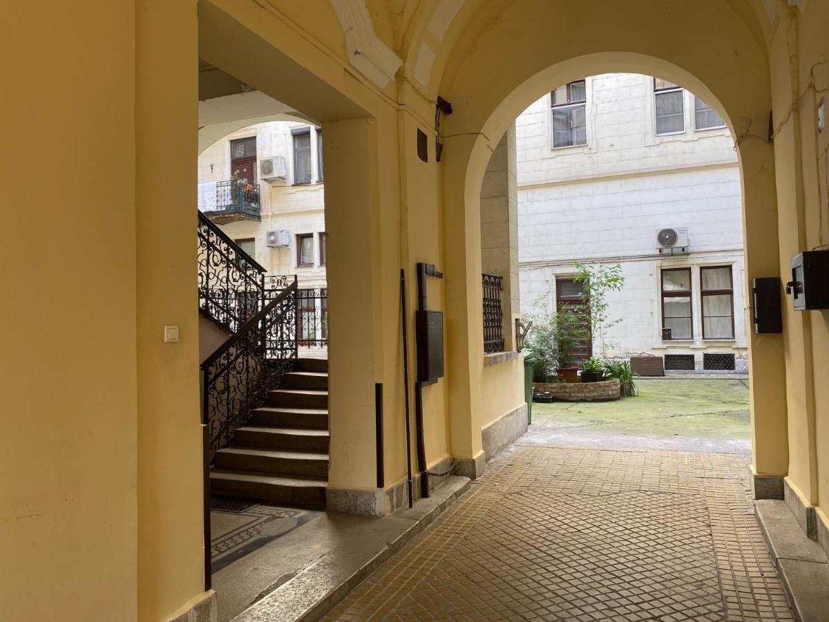 בודפשט Urban Haven - 3 Beds, 3 Baths, Free Parking, Near Central Market מראה חיצוני תמונה