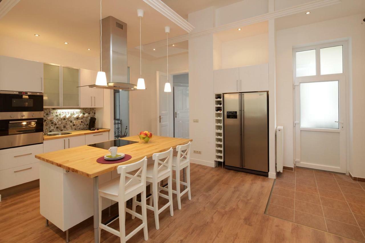 בודפשט Urban Haven - 3 Beds, 3 Baths, Free Parking, Near Central Market מראה חיצוני תמונה