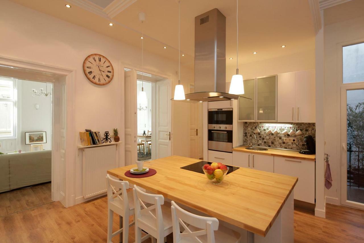 בודפשט Urban Haven - 3 Beds, 3 Baths, Free Parking, Near Central Market מראה חיצוני תמונה