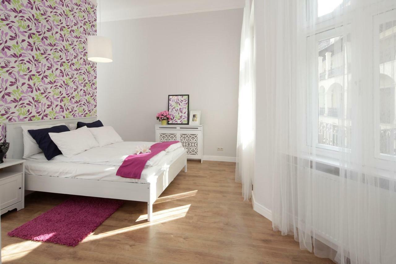 בודפשט Urban Haven - 3 Beds, 3 Baths, Free Parking, Near Central Market מראה חיצוני תמונה