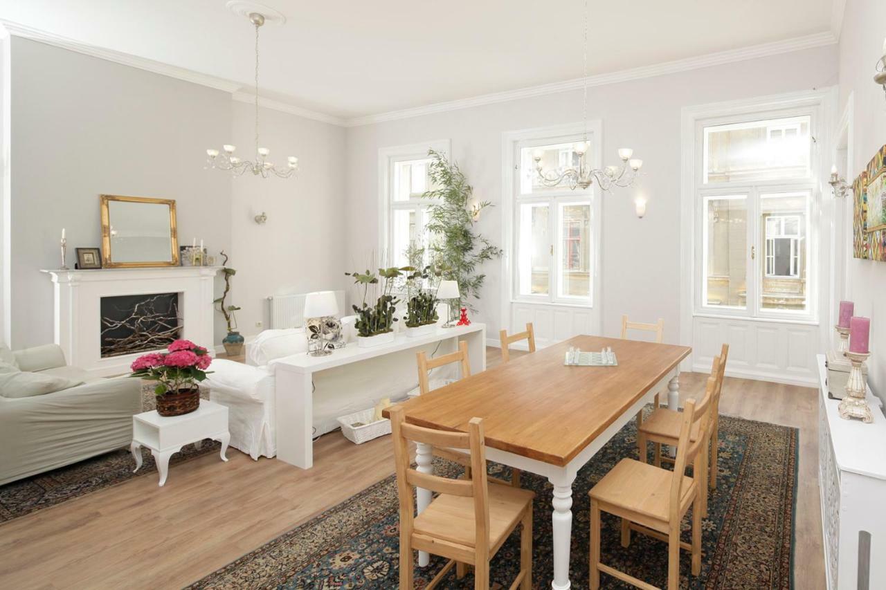 בודפשט Urban Haven - 3 Beds, 3 Baths, Free Parking, Near Central Market מראה חיצוני תמונה
